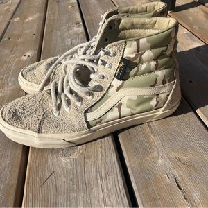 Vans Cordura Sk8-hi trainers in Desert Camo. Size: US11/ EU44